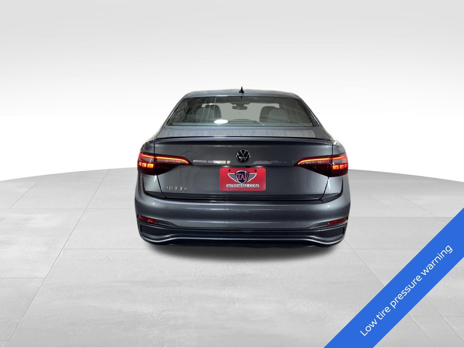 Used 2024 Volkswagen Jetta Sport image 5