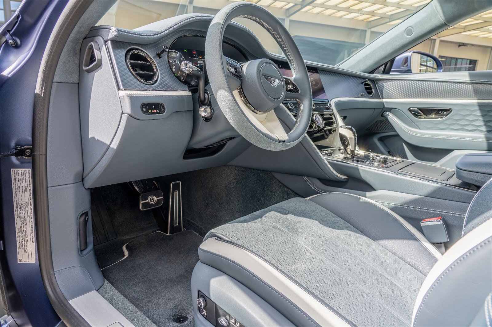 Used 2025 Bentley Flying Spur Plug-In Hybrid image 5