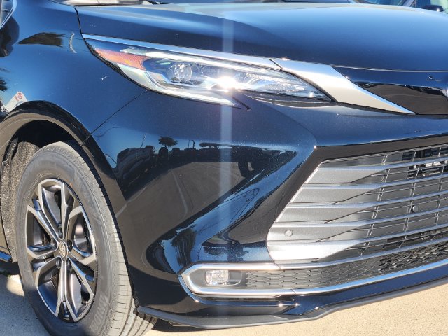 New 2026 Toyota Sienna Platinum AWD/4WD image 7