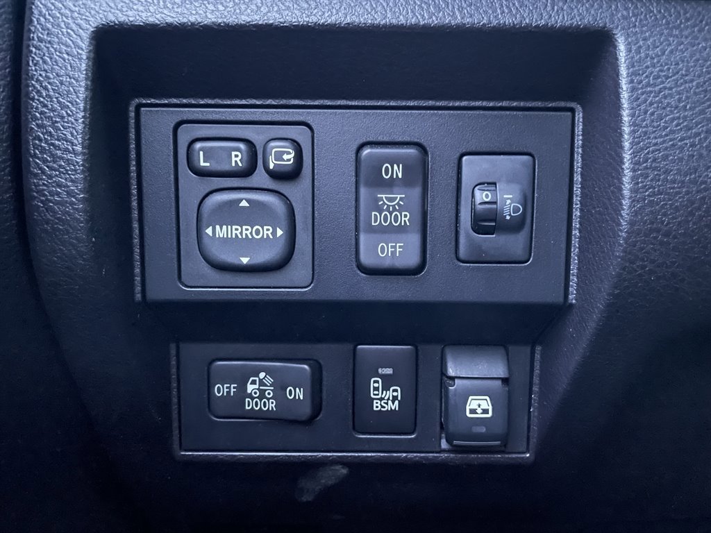 Used 2016 Toyota Tundra Platinum image 32