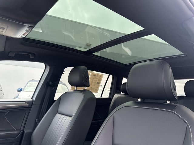 Certified 2023 Volkswagen Tiguan SE R-Line FWD image 17