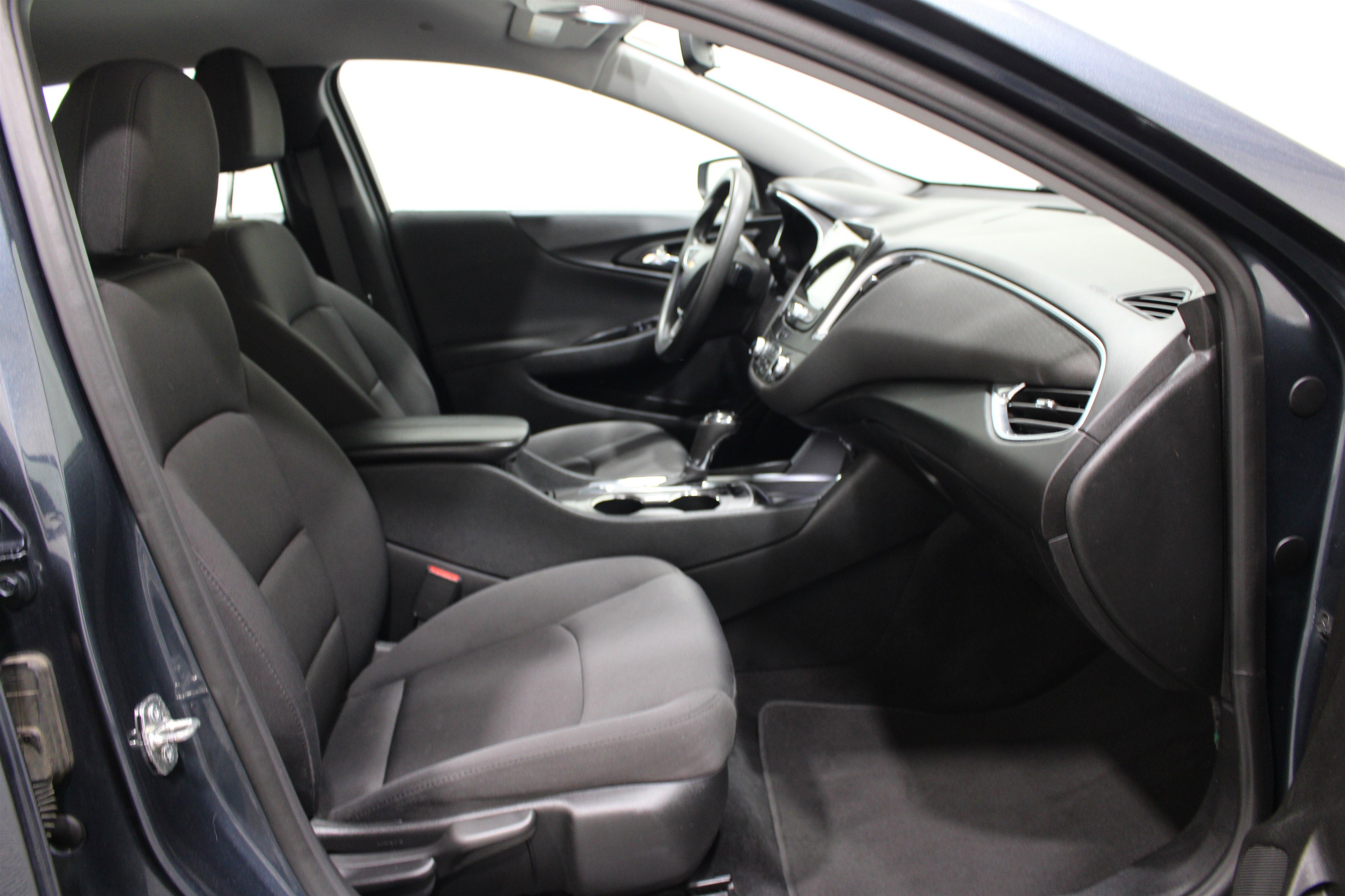 Used 2020 Chevrolet Malibu LT FWD image 22