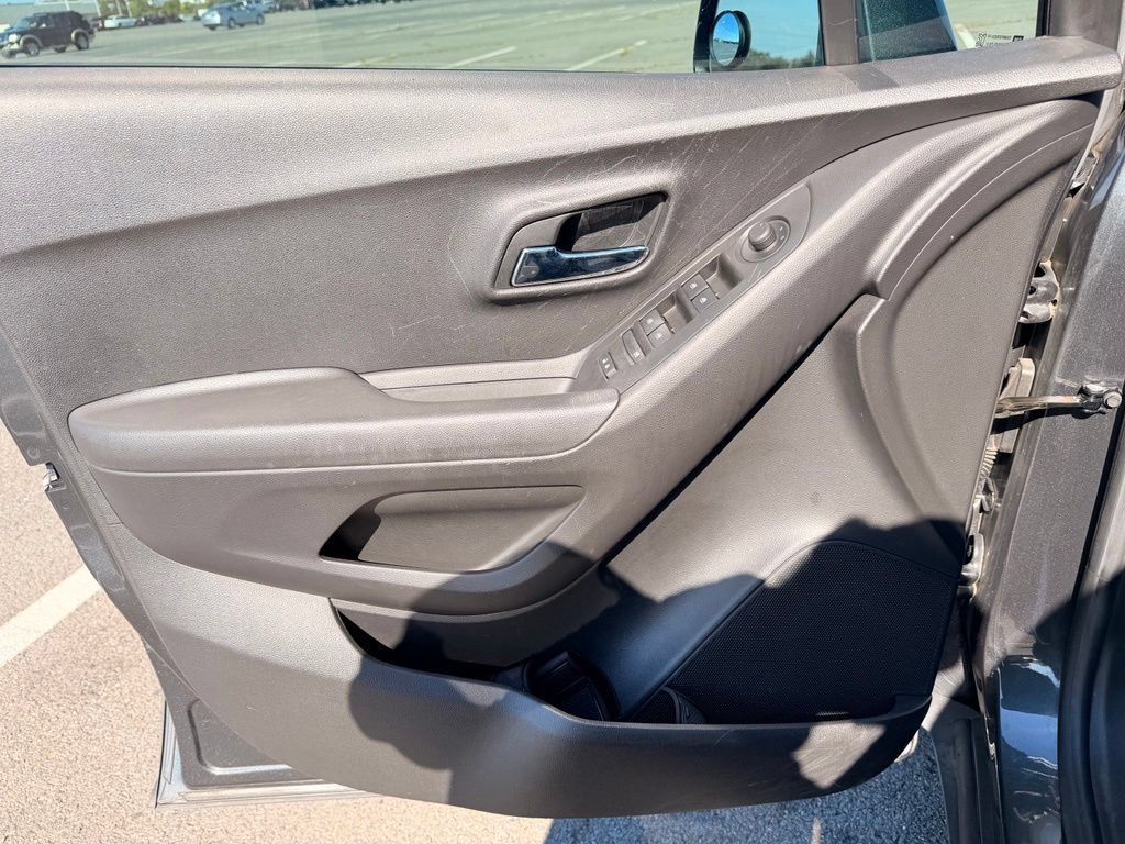 Used 2018 Chevrolet Trax LT w/ LT Convenience Package FWD image 20