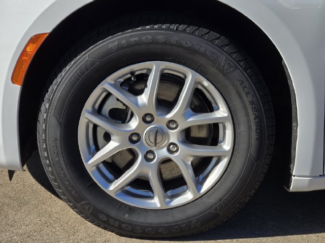 Used 2024 Chrysler Pacifica Touring-L FWD image 10