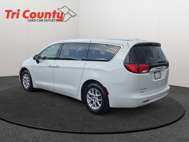 Used 2017 Chrysler Pacifica Touring FWD image 6