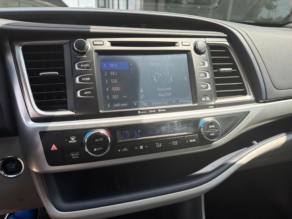 Used 2019 Toyota Highlander XLE AWD/4WD image 2