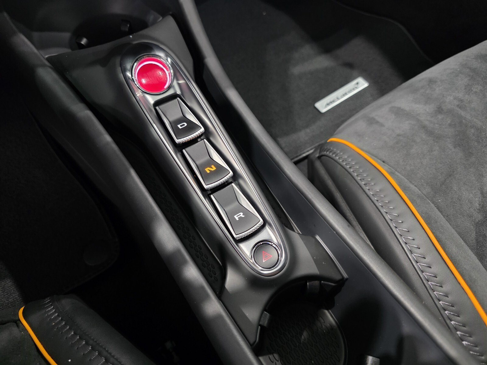 Used 2023 McLaren Artura RWD image 13
