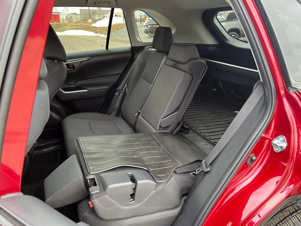 Used 2022 Toyota RAV4 LE image 19