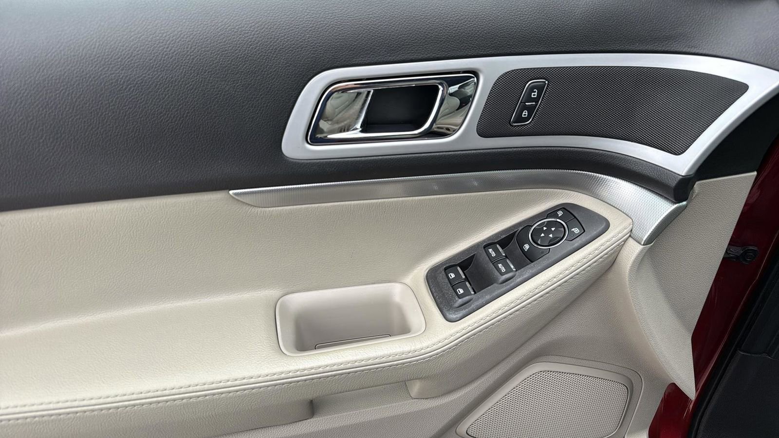 Used 2015 Ford Explorer XLT w/ Equipment Group 202B image 12