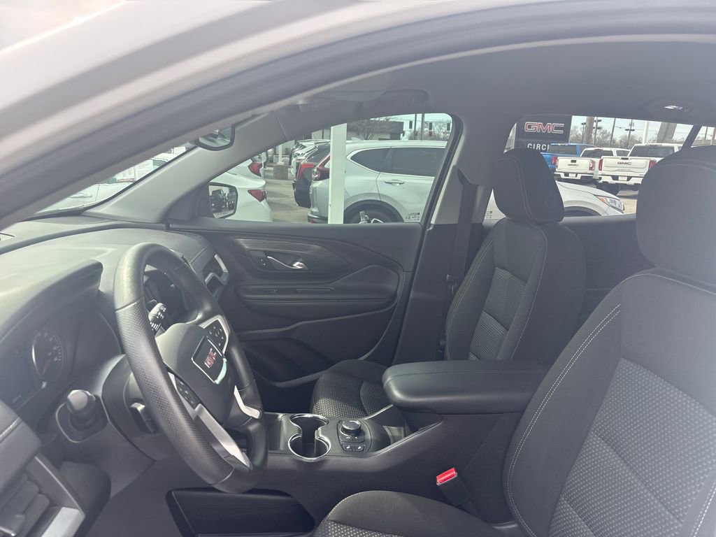 Used 2024 GMC Terrain SLE w/ Driver Convenience Package image 14