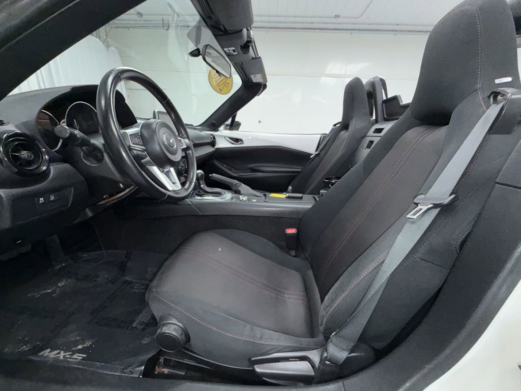 Used 2016 MAZDA MX-5 Miata Club RWD image 12
