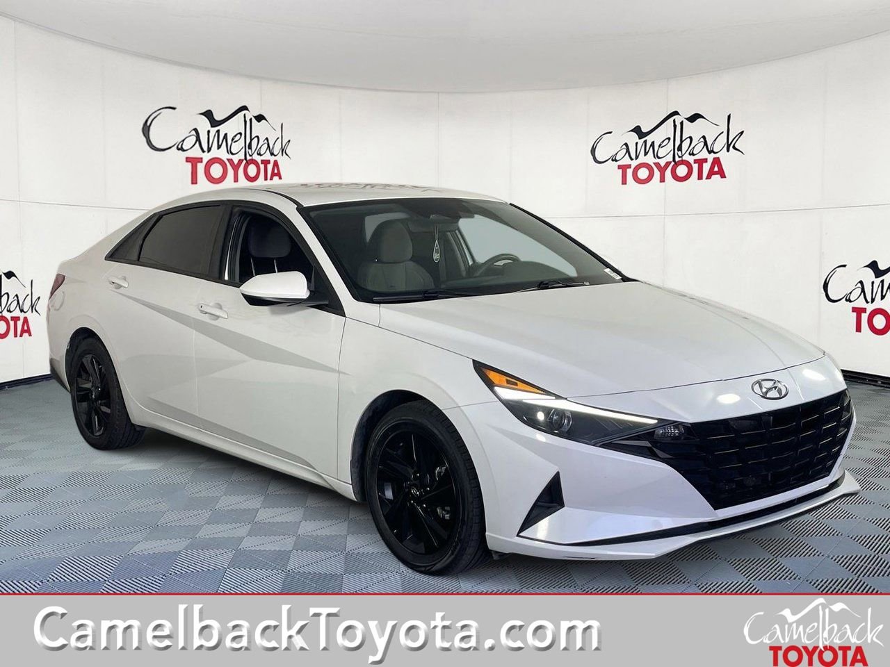 Used 2022 Hyundai Elantra SEL w/ Cargo Package FWD image 1