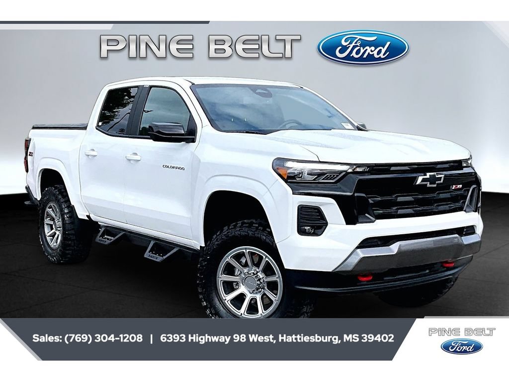 Used 2024 Chevrolet Colorado Z71 w/ Z71 Convenience Package 2