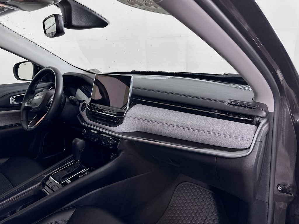 Certified 2022 Jeep Compass Latitude w/ Convenience Group image 40