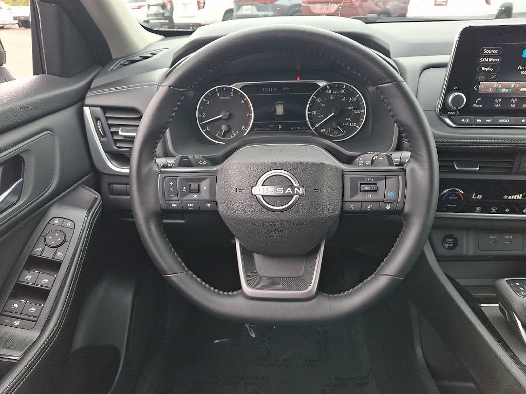 Used 2025 Nissan Rogue SV AWD/4WD image 19