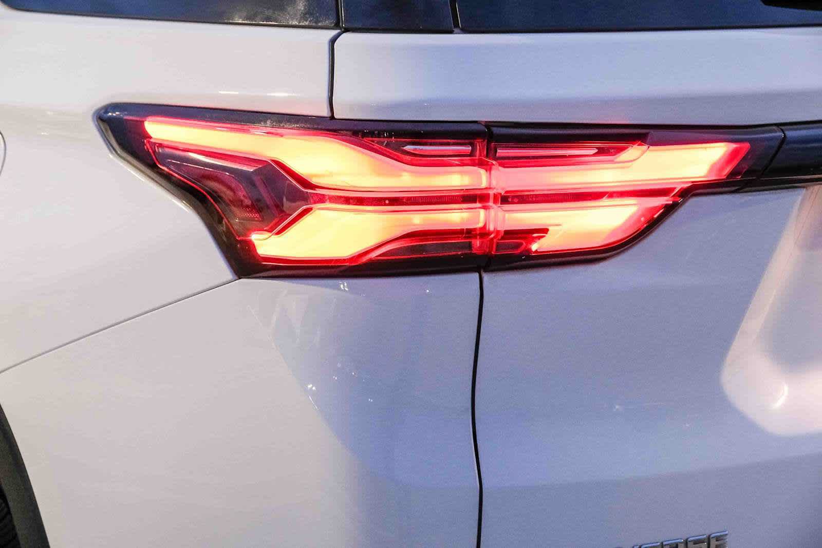 Used 2023 Chevrolet Traverse LT FWD image 7