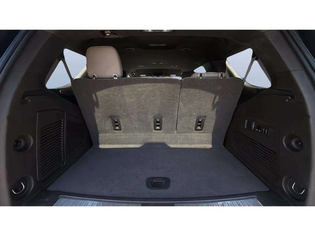 Used 2021 Chevrolet Tahoe Z71 w/ Z71 Off-Road Package AWD/4WD image 21