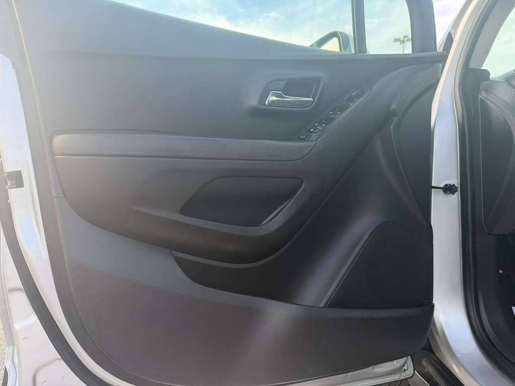 Used 2015 Chevrolet Trax LS FWD image 20
