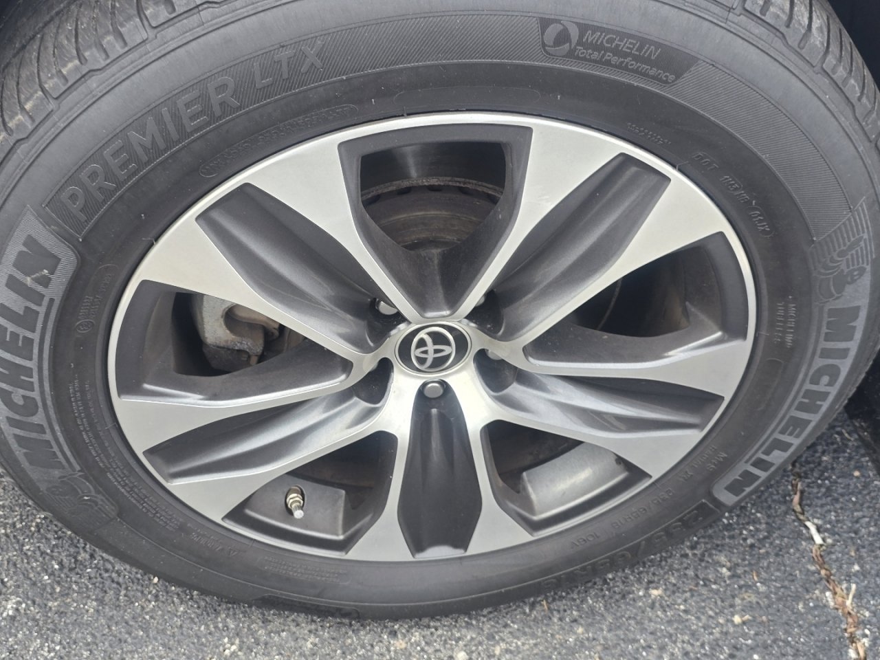 Used 2021 Toyota Highlander XLE image 20