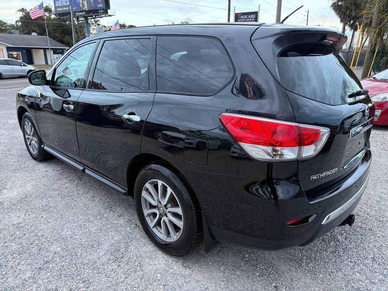 Used 2014 Nissan Pathfinder S image 3