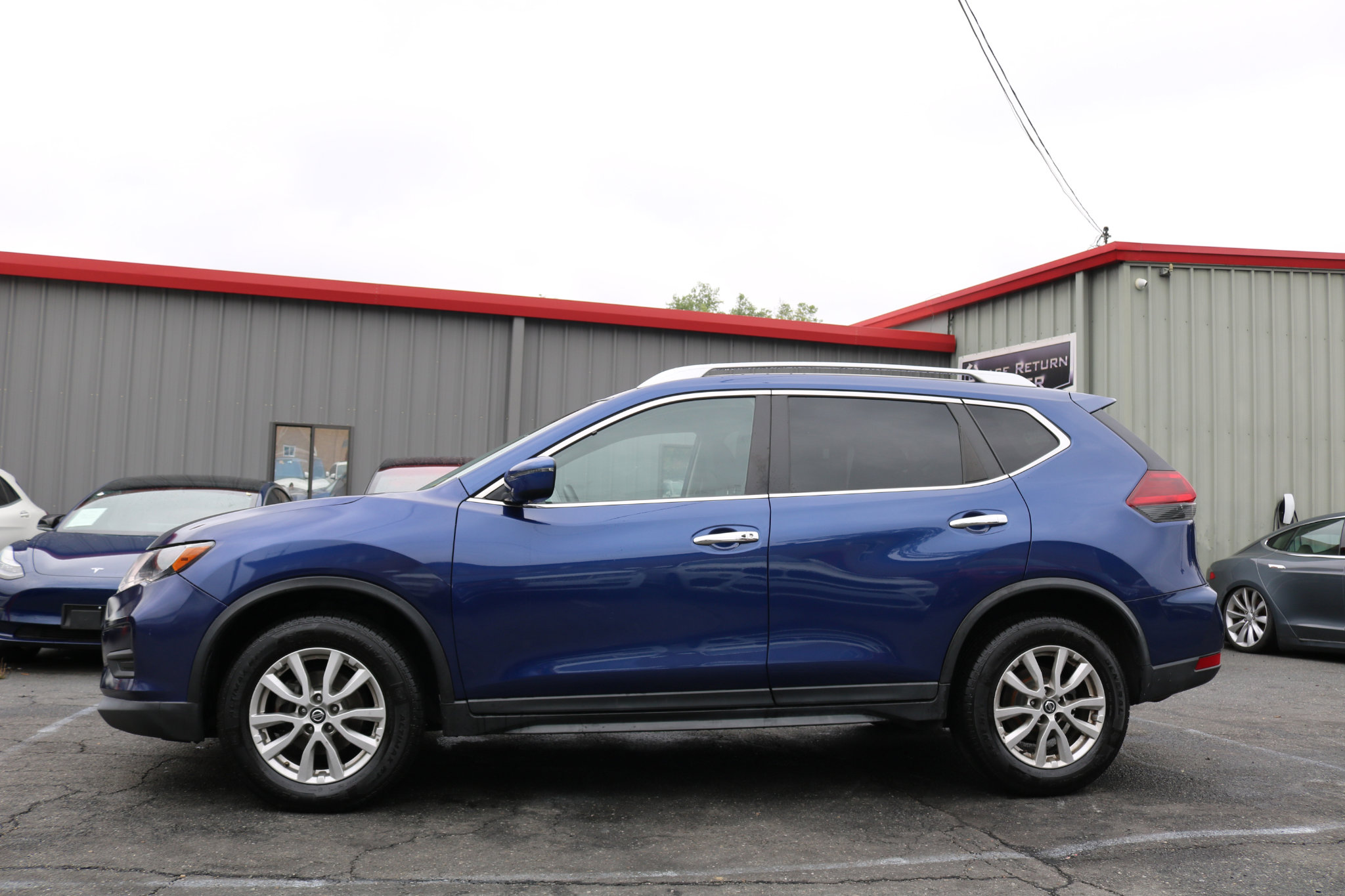 Used 2019 Nissan Rogue SV image 4