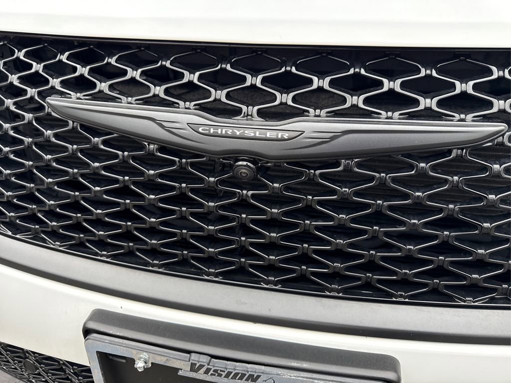 Used 2024 Chrysler Pacifica Limited w/ S Appearance Package image 17