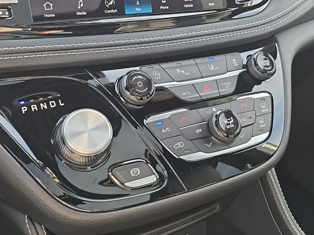 New 2026 Chrysler Pacifica Limited w/ S Appearance Package image 38