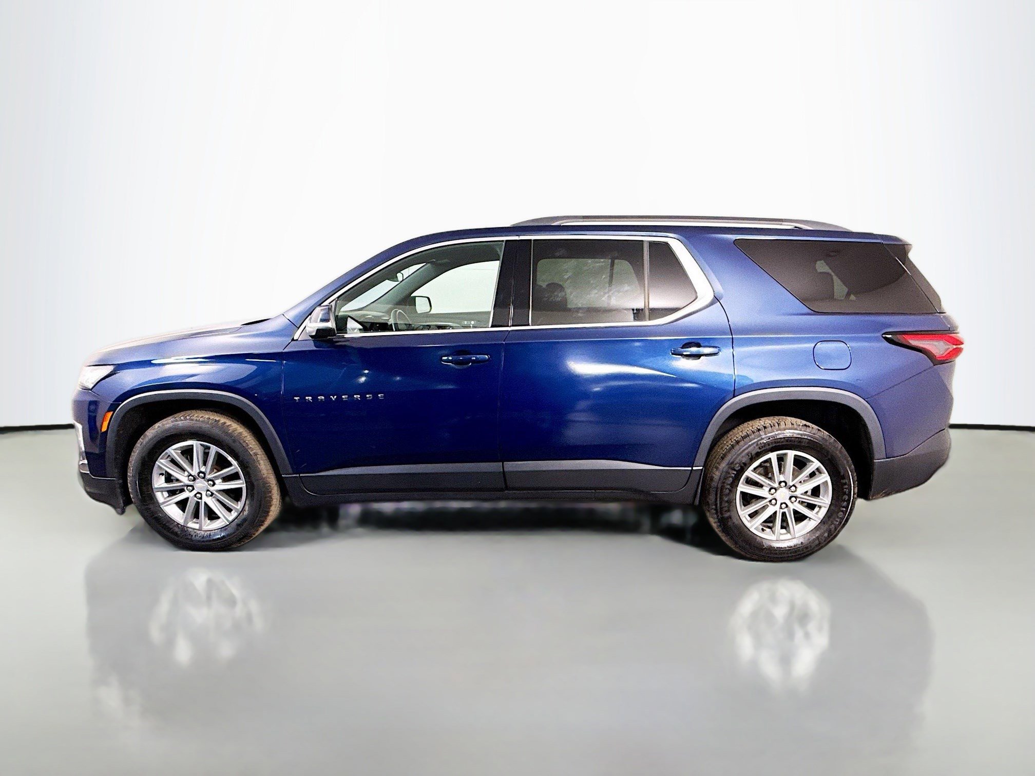 Used 2023 Chevrolet Traverse LT image 6