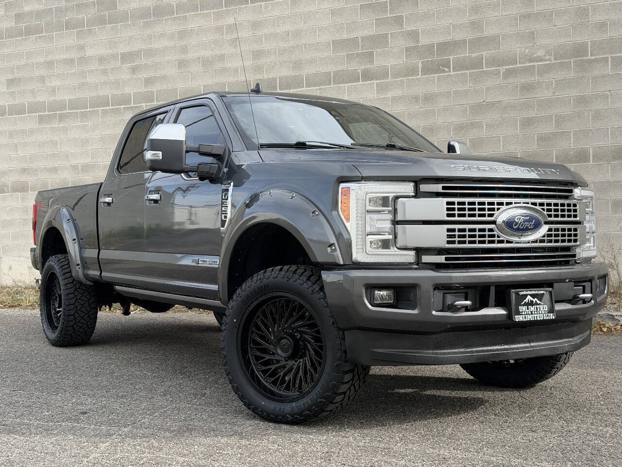 Used 2019 Ford F350 Platinum w/ Platinum Ultimate Package AWD/4WD image 1