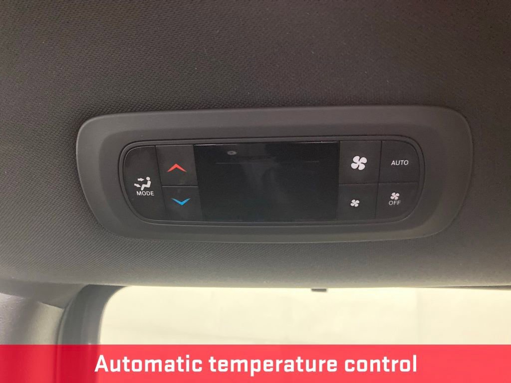 Used 2025 Chrysler Pacifica Select FWD image 17