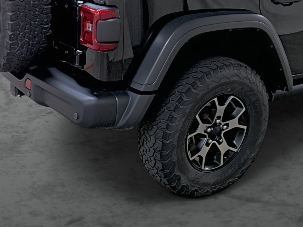 Used 2018 Jeep Wrangler Unlimited Rubicon w/ Dual Top Group AWD/4WD image 12