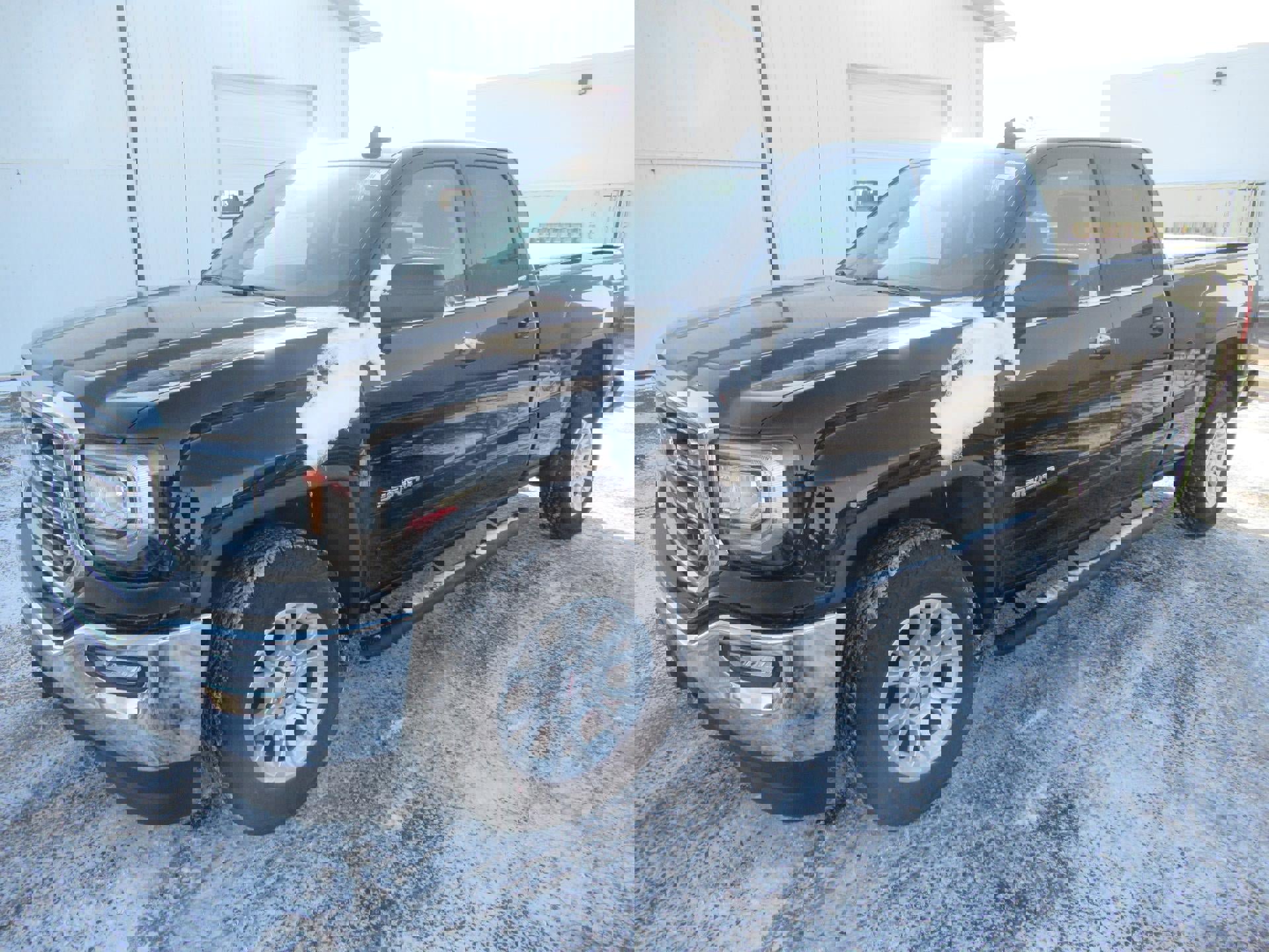 Used 2017 GMC Sierra 1500 SLE w/ SLE Value Package image 1