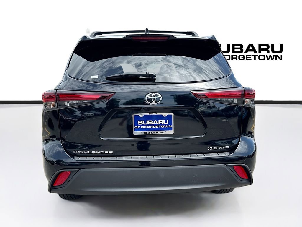 Used 2024 Toyota Highlander XLE AWD/4WD image 6
