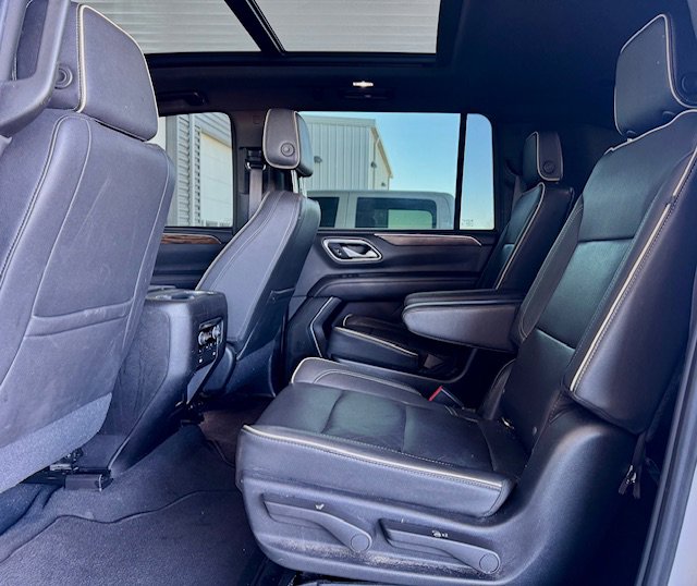 Used 2021 Chevrolet Suburban Premier w/ Premium Package image 7