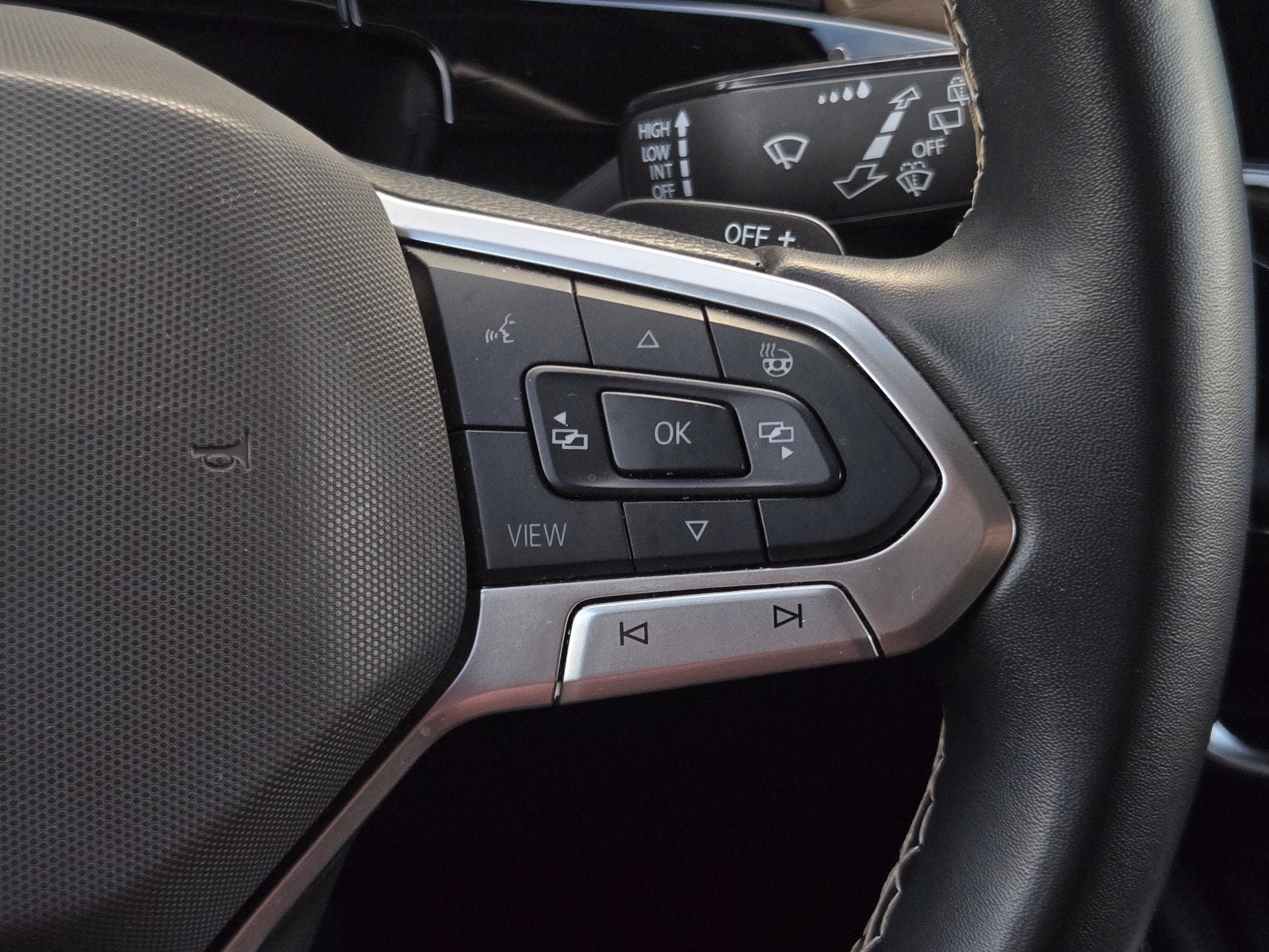 Used 2024 Volkswagen Atlas SE FWD image 19