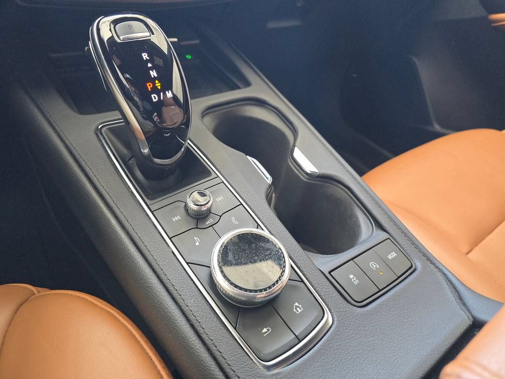 Certified 2022 Cadillac XT4 Premium Luxury w/ Enhanced Visibility Package AWD/4WD image 33
