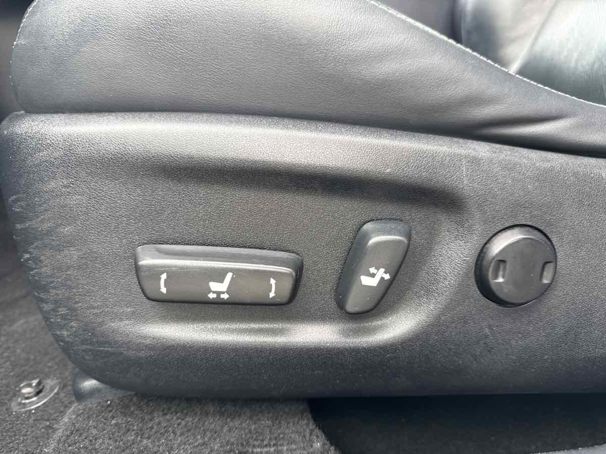 Used 2011 Lexus CT 200h Premium w/ Leather Pkg FWD image 9