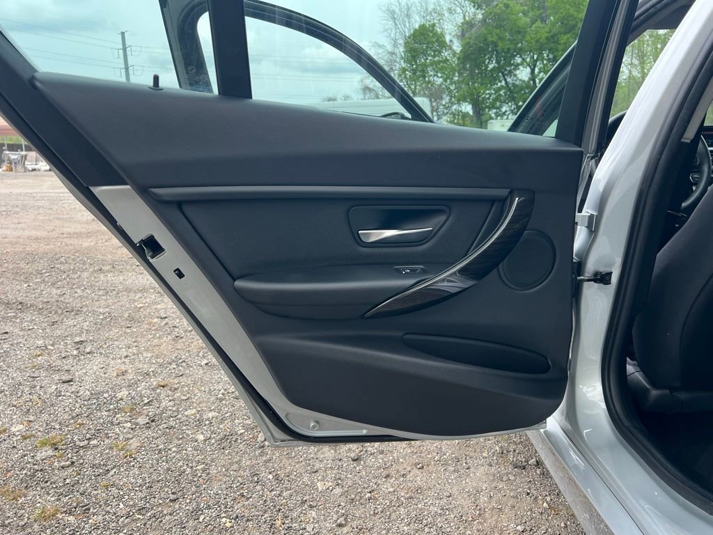 Used 2018 BMW 320i xDrive Sedan AWD/4WD image 12