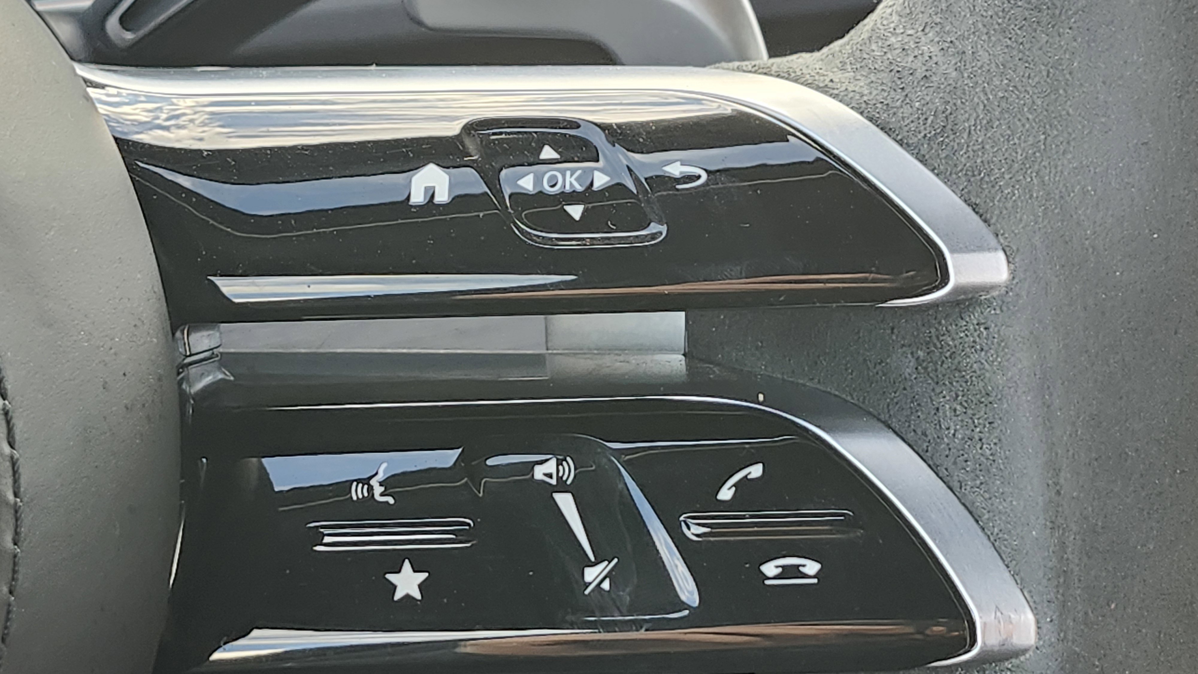 Used 2024 Mercedes-Benz GLE 53 AMG 4MATIC w/ Winter Package image 34