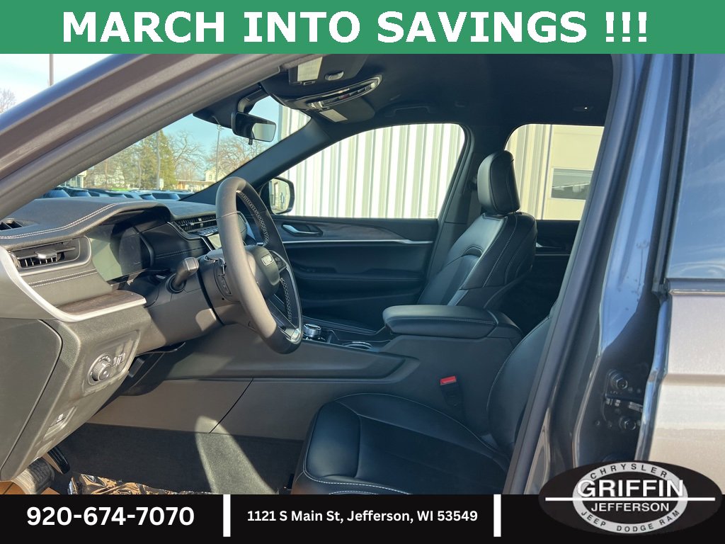 New 2025 Jeep Grand Cherokee Limited w/ Black Appearance Package image 12