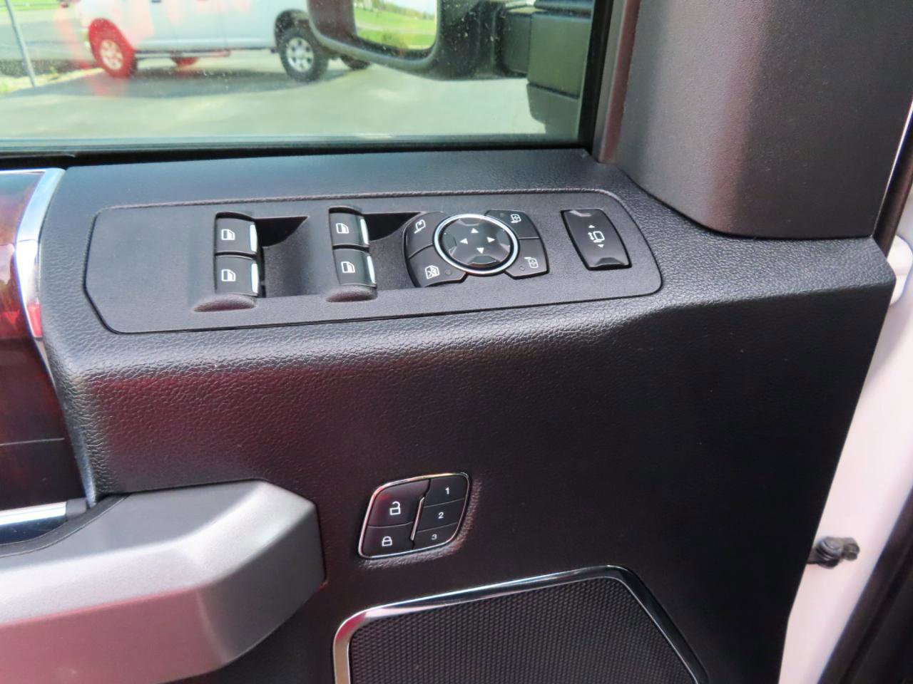 Used 2017 Ford F250 Platinum w/ Platinum Ultimate Package AWD/4WD image 27