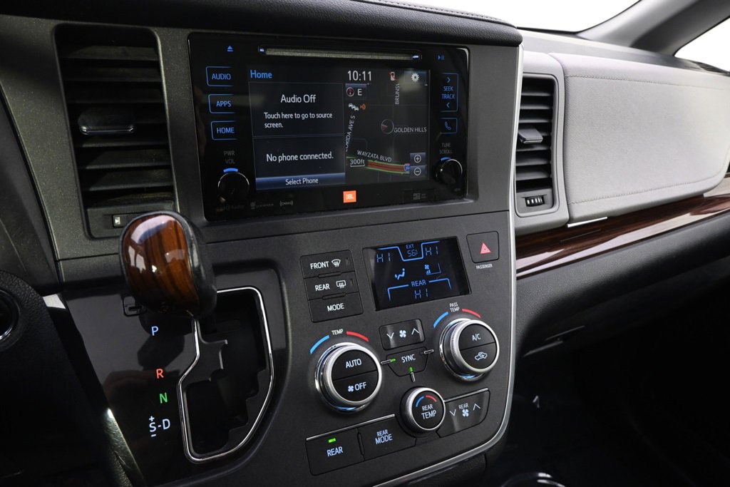 Used 2017 Toyota Sienna Limited Premium image 27