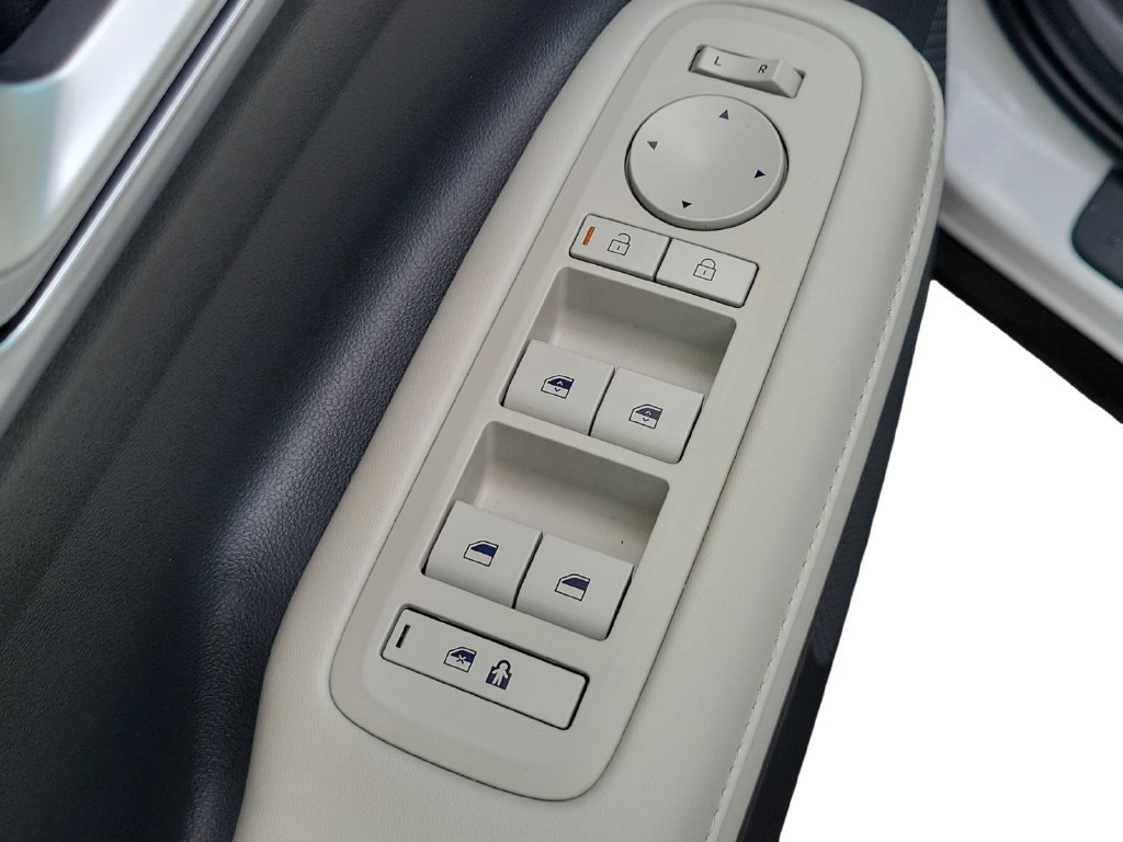 Used 2025 Hyundai Santa Fe SEL FWD image 24