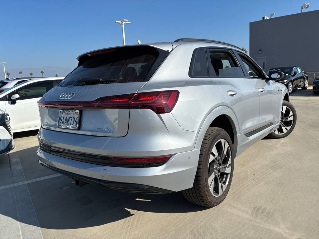 Used 2022 Audi e-tron Premium w/ Convenience Plus Package image 7
