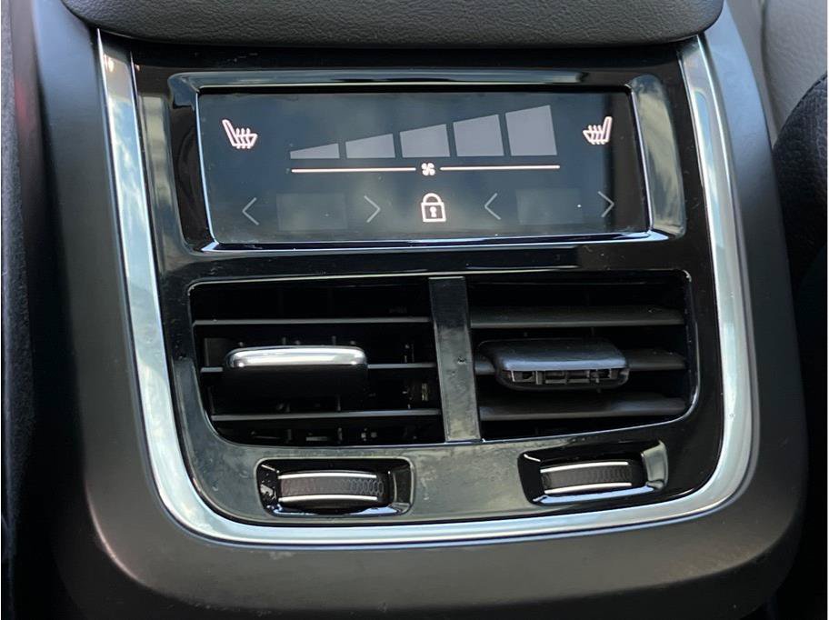 Used 2023 Volvo XC90 B6 Plus w/ Protection Package Premier AWD/4WD image 10