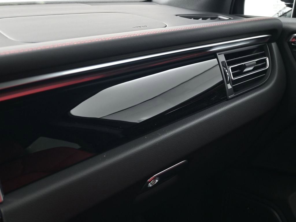 New 2026 Porsche Macan image 23