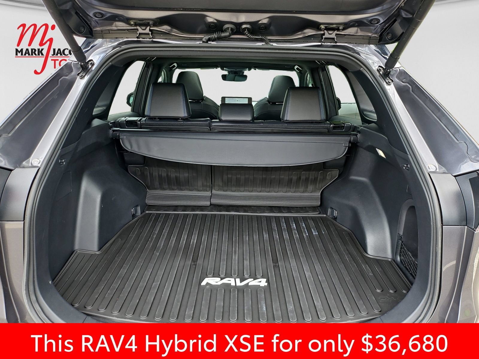 Used 2024 Toyota RAV4 XSE AWD/4WD image 19
