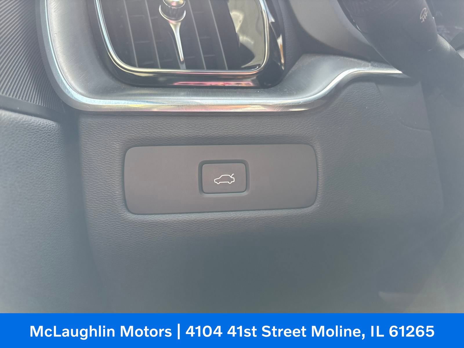 Certified 2023 Volvo XC60 B5 Core AWD/4WD image 23