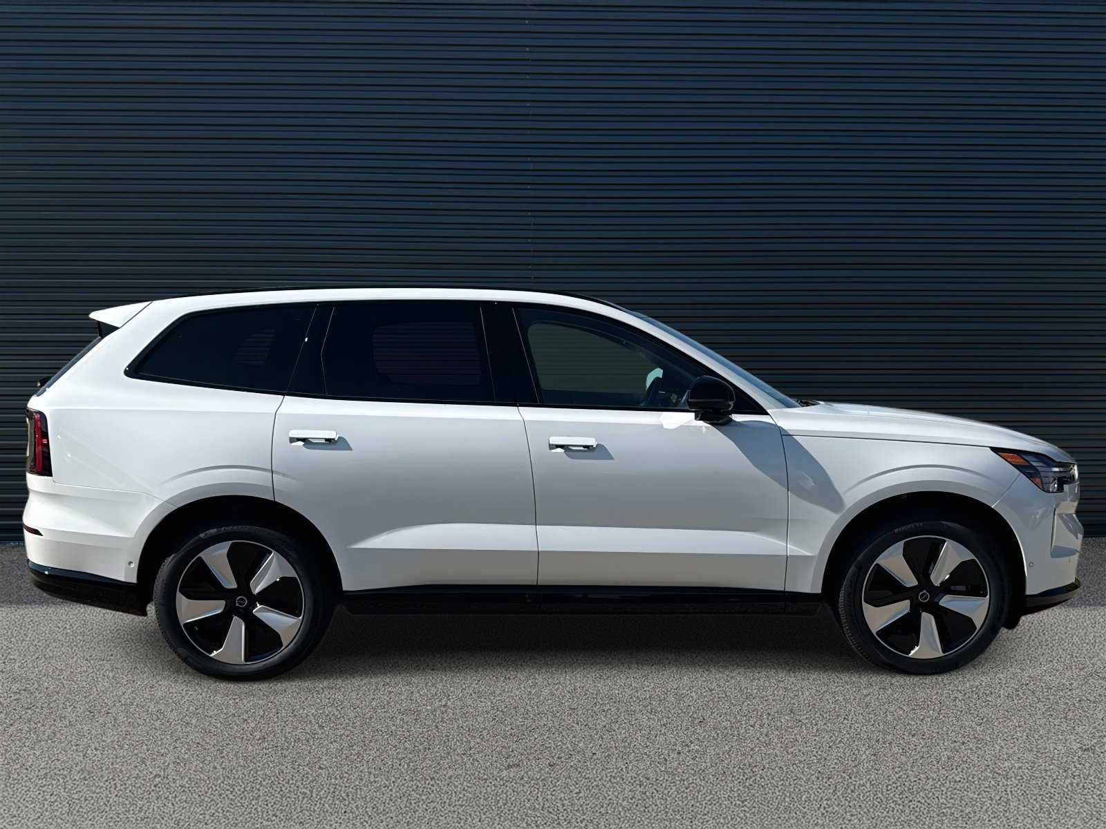 New 2025 Volvo EX90 Plus w/ Protection Package Premier image 4