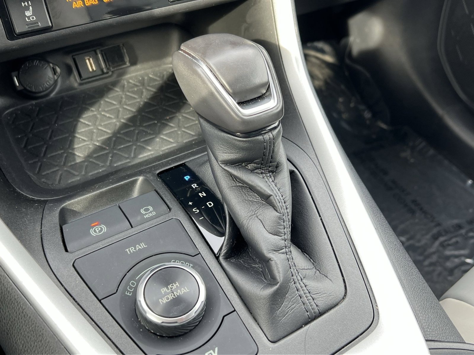 Used 2021 Toyota RAV4 XLE Premium image 23